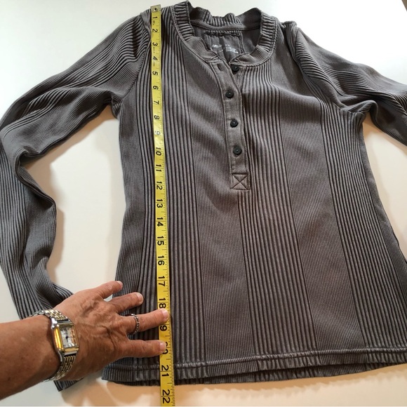 Aerie Gray Waffle Rib Long Sleeve Henley T-Shirt Women’s M, Ribbed with Stretch - Picture 6 of 9